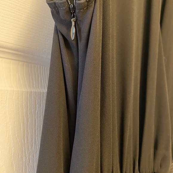 The perfect little black dress - Picture 4 of 7